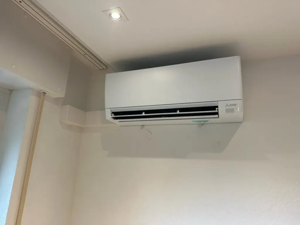 Mitsubishi Electric MSZ-AY Wandgerät mit Kabelkanal – montiert von KKS Reichel